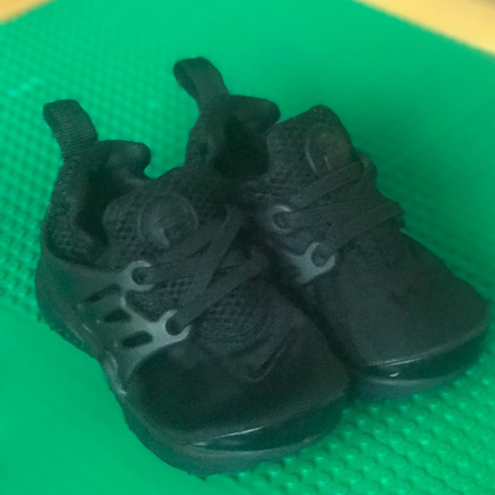 👶🏼Baby black Nike’s